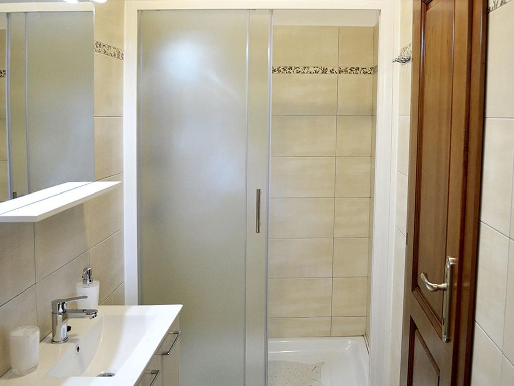Holiday Home Mate Tinjan Habitación foto