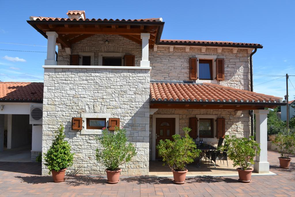 Holiday Home Mate Tinjan Habitación foto