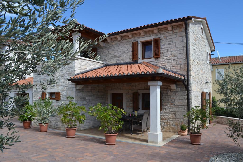 Holiday Home Mate Tinjan Habitación foto