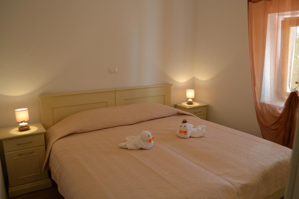 Holiday Home Mate Tinjan Habitación foto